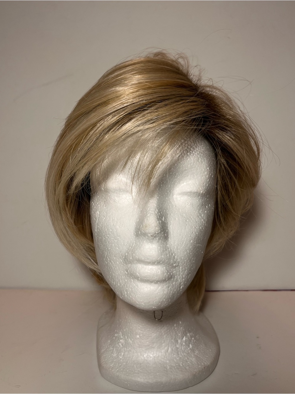 Tress Allure Angled Pixie Wig Amber Radiance Rooted Blond Wig NWOT